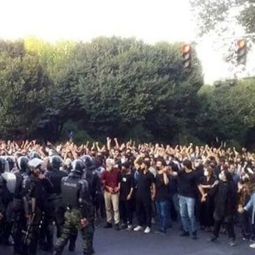 چگونه توهم ژرفای توضیحی فعالان سیاسی زمینه حضور و بروز میانمایگان و فرومایگان سیاسی را فراهم میکند – هومن یوسفی